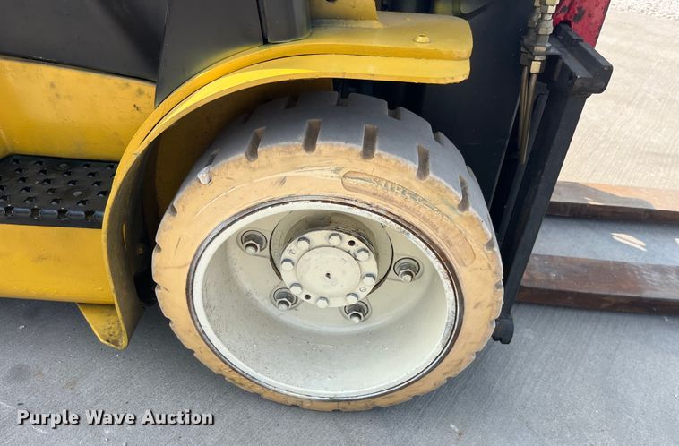 image for item EK8849 Yale GLC070VXNGSE090 forklift