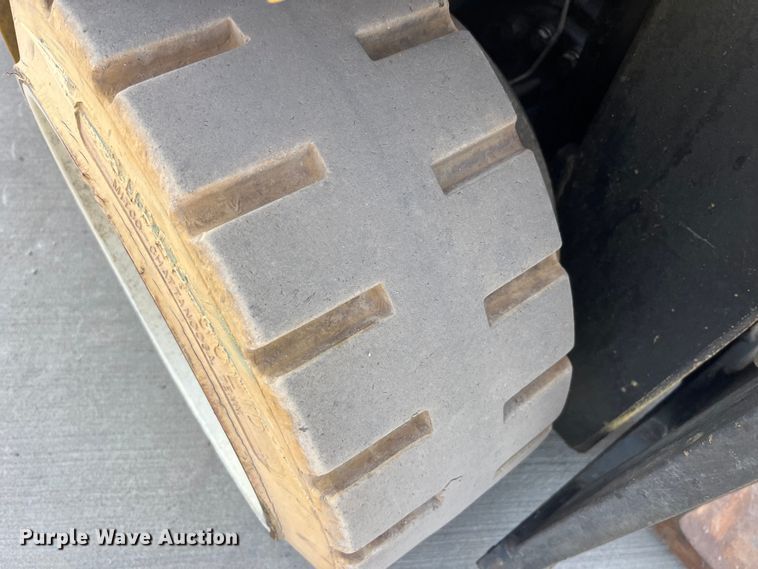 image for item EK8849 Yale GLC070VXNGSE090 forklift