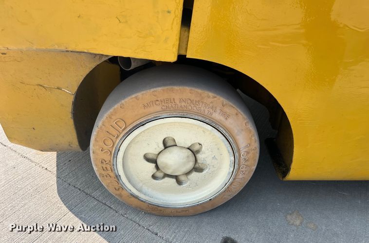 image for item EK8849 Yale GLC070VXNGSE090 forklift