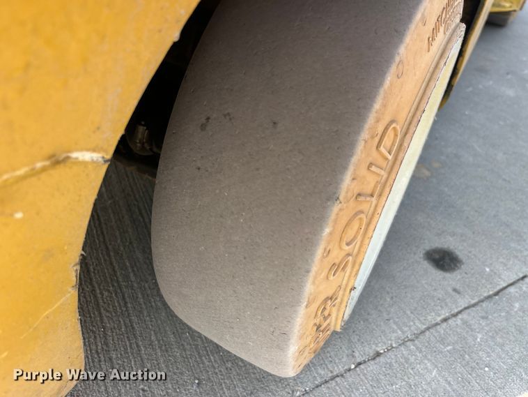 image for item EK8849 Yale GLC070VXNGSE090 forklift