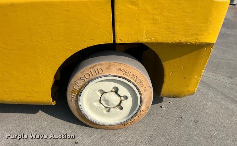 image for item EK8849 Yale GLC070VXNGSE090 forklift