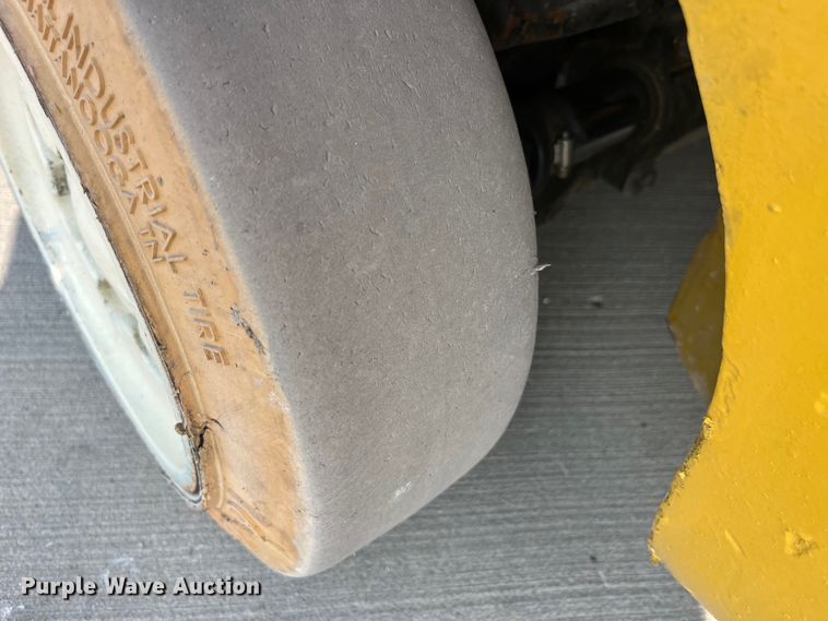 image for item EK8849 Yale GLC070VXNGSE090 forklift