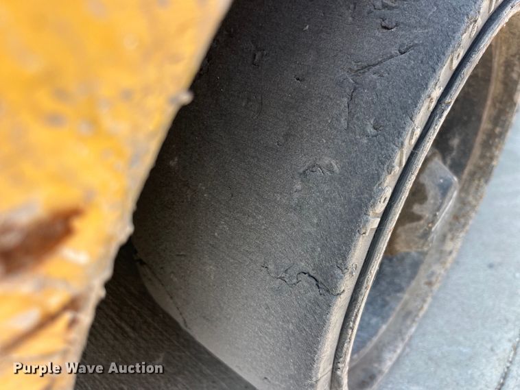 image for item EK8850 Komatsu FG30SHT-12 forklift