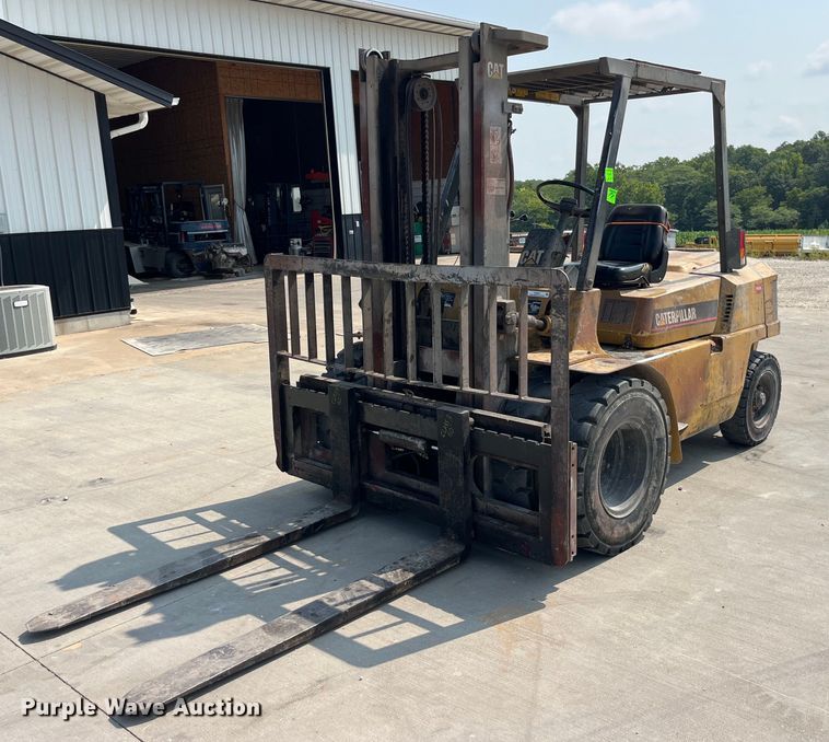 image for item EK8851 Caterpillar  DP40 forklift
