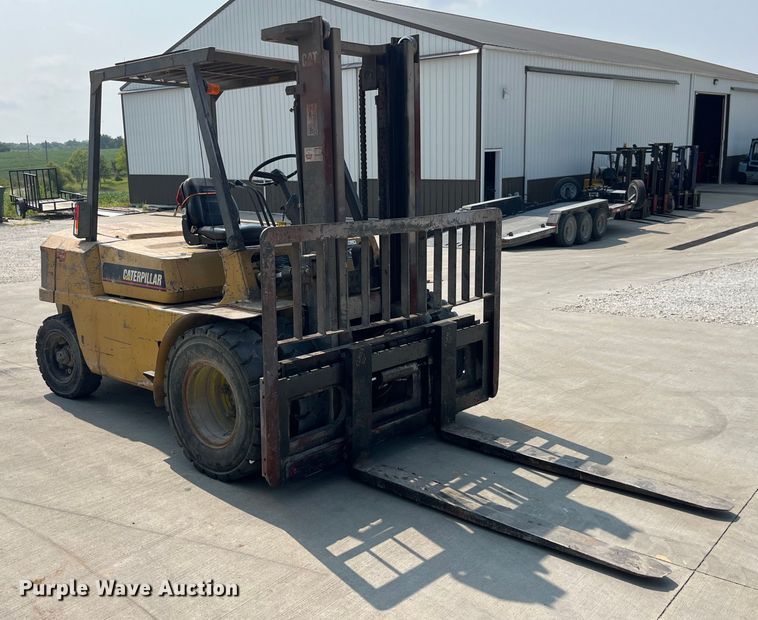 image for item EK8851 Caterpillar  DP40 forklift