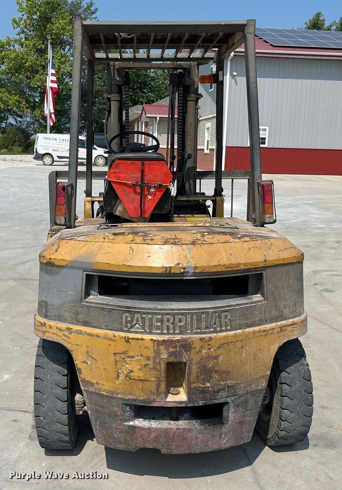 image for item EK8851 Caterpillar  DP40 forklift