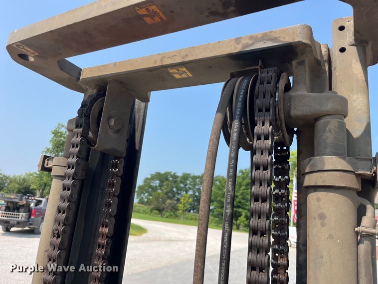 image for item EK8851 Caterpillar  DP40 forklift