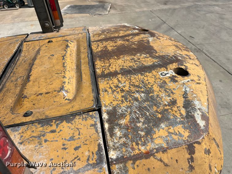 image for item EK8851 Caterpillar  DP40 forklift