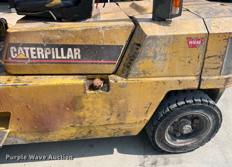 image for item EK8851 Caterpillar  DP40 forklift