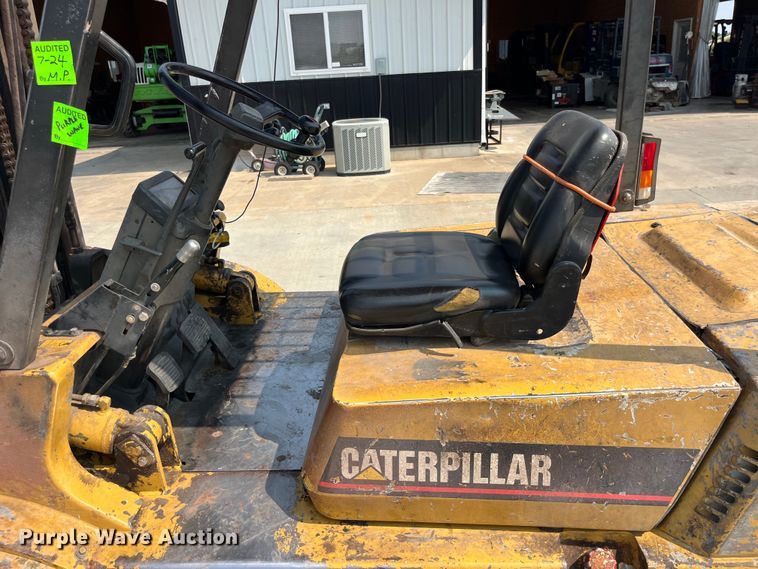 image for item EK8851 Caterpillar  DP40 forklift