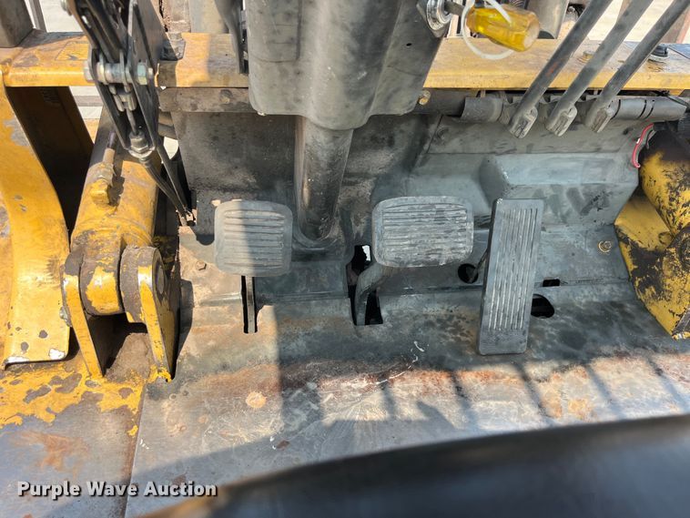 image for item EK8851 Caterpillar  DP40 forklift