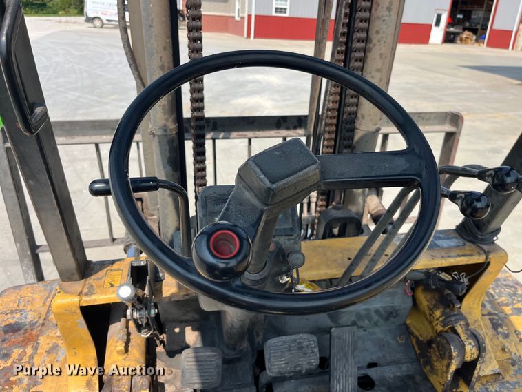 image for item EK8851 Caterpillar  DP40 forklift
