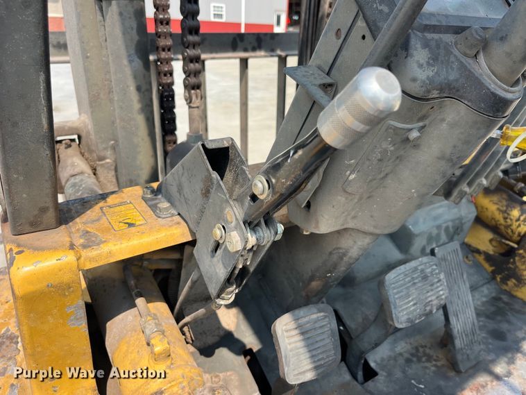 image for item EK8851 Caterpillar  DP40 forklift