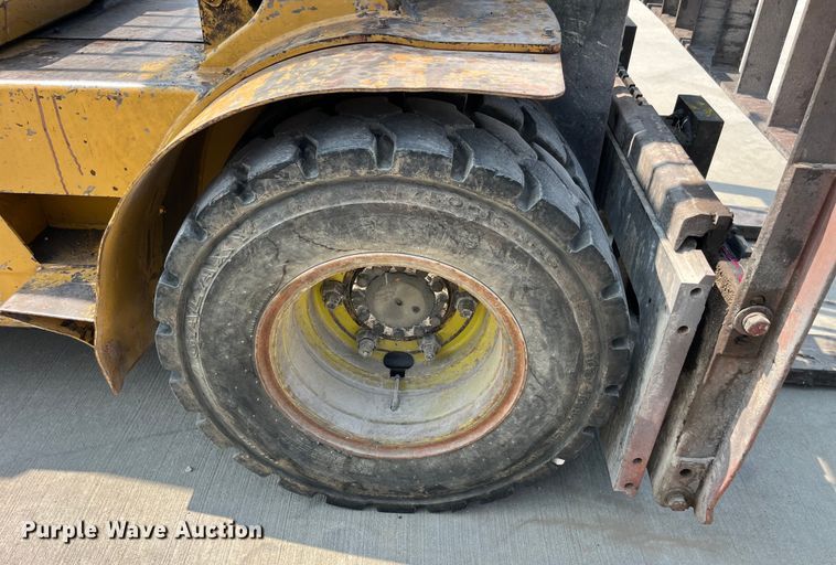 image for item EK8851 Caterpillar  DP40 forklift