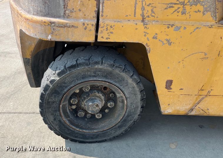 image for item EK8851 Caterpillar  DP40 forklift