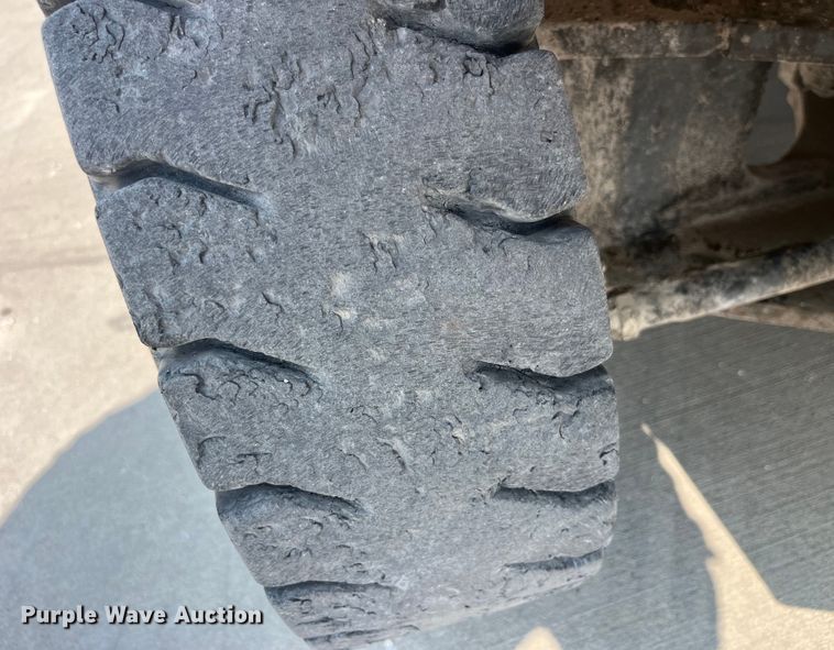 image for item EK8851 Caterpillar  DP40 forklift