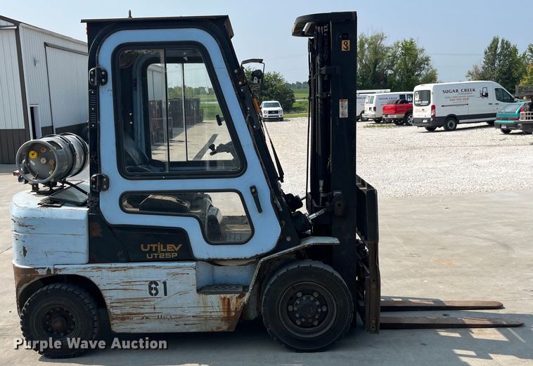 image for item EK8852 Utilev UT25P forklift
