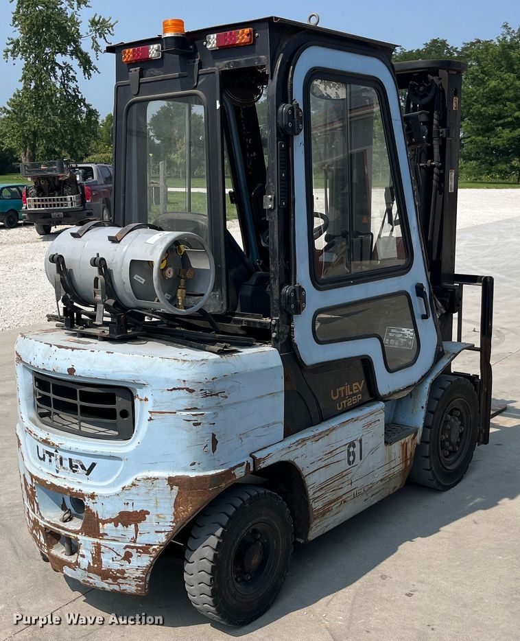 image for item EK8852 Utilev UT25P forklift
