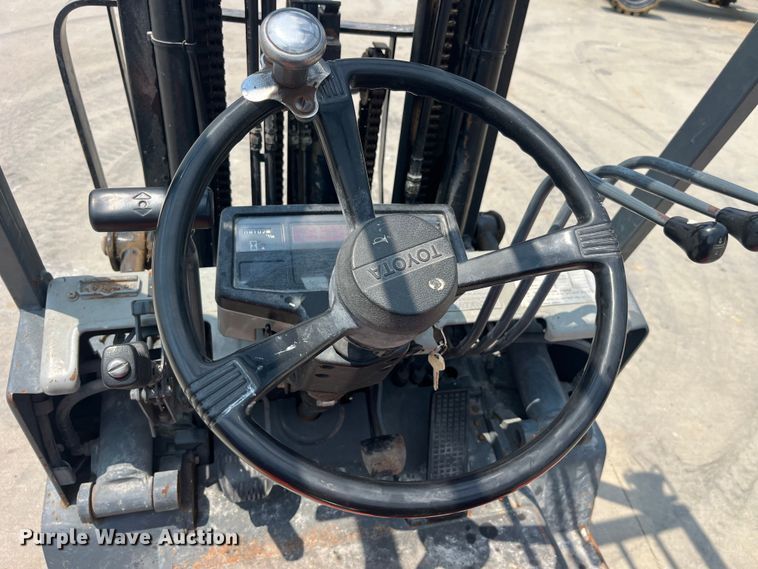 image for item EK8853 Toyota  5FGC25 forklift