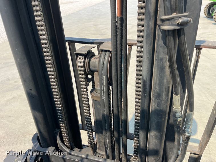 image for item EK8856 Yale GLC050TFNUAE084 forklift