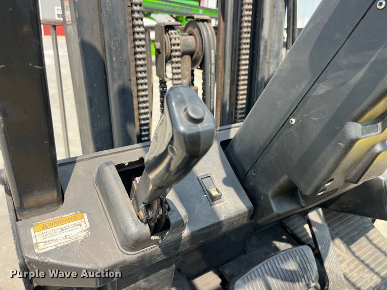 image for item EK8856 Yale GLC050TFNUAE084 forklift