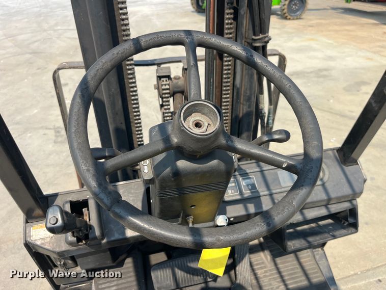 image for item EK8856 Yale GLC050TFNUAE084 forklift