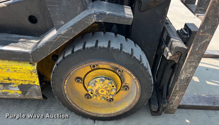 image for item EK8856 Yale GLC050TFNUAE084 forklift