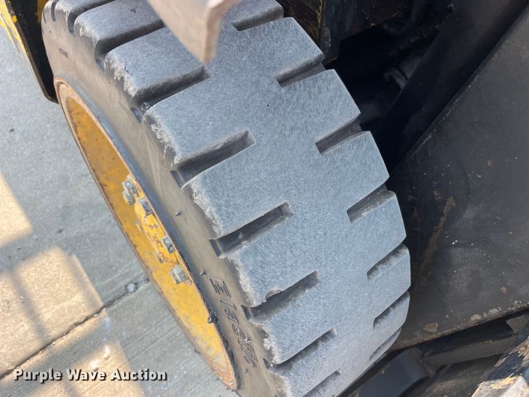 image for item EK8856 Yale GLC050TFNUAE084 forklift