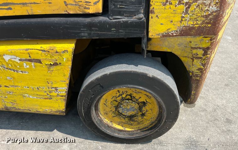 image for item EK8856 Yale GLC050TFNUAE084 forklift