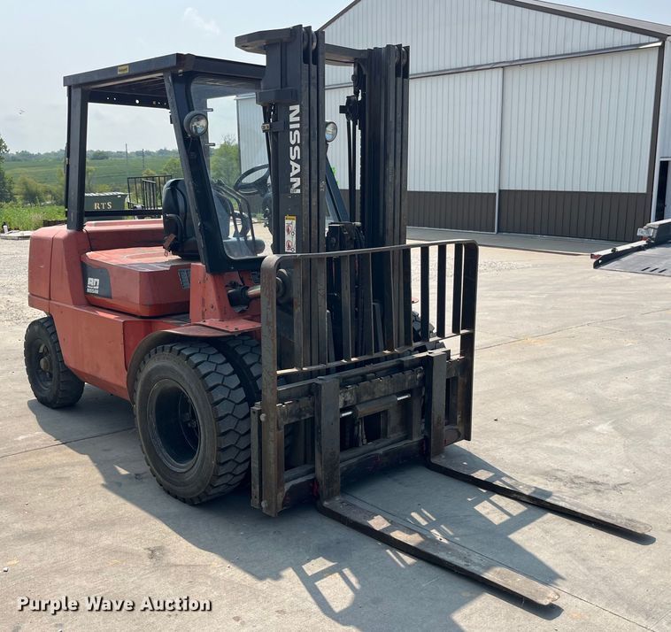 image for item EK8857 Nissan  F04G40V forklift
