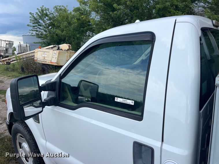 image for item EK8876 2008 Ford F350 Super Duty XL utility bed pickup truck