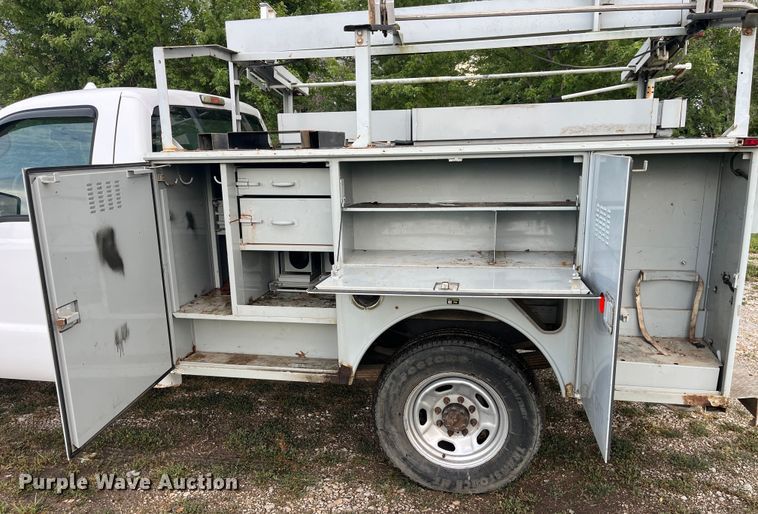 image for item EK8876 2008 Ford F350 Super Duty XL utility bed pickup truck