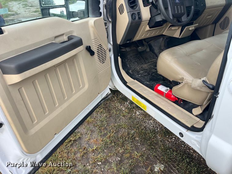 image for item EK8876 2008 Ford F350 Super Duty XL utility bed pickup truck