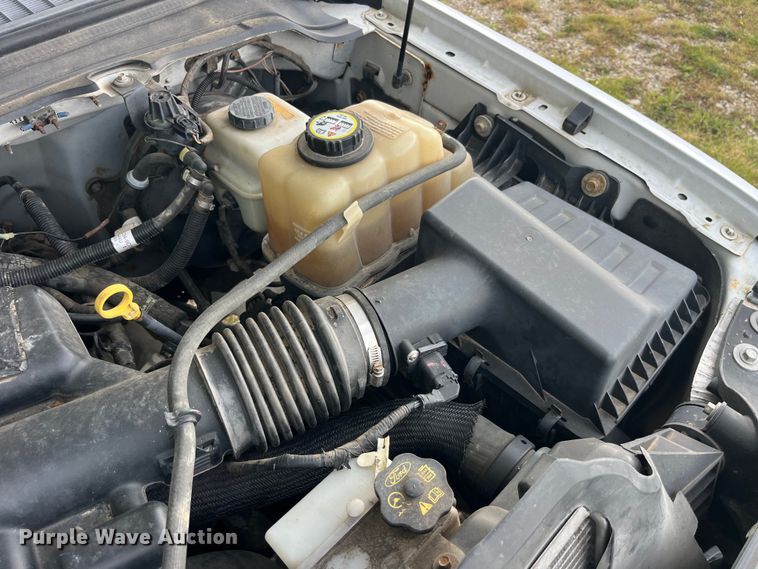 image for item EK8876 2008 Ford F350 Super Duty XL utility bed pickup truck