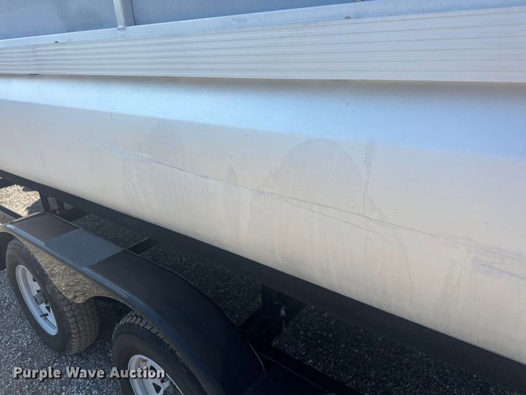 image for item KW9142 1993 Voyager   VLF- Super 24 pontoon boat