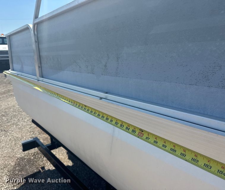 image for item KW9142 1993 Voyager   VLF- Super 24 pontoon boat
