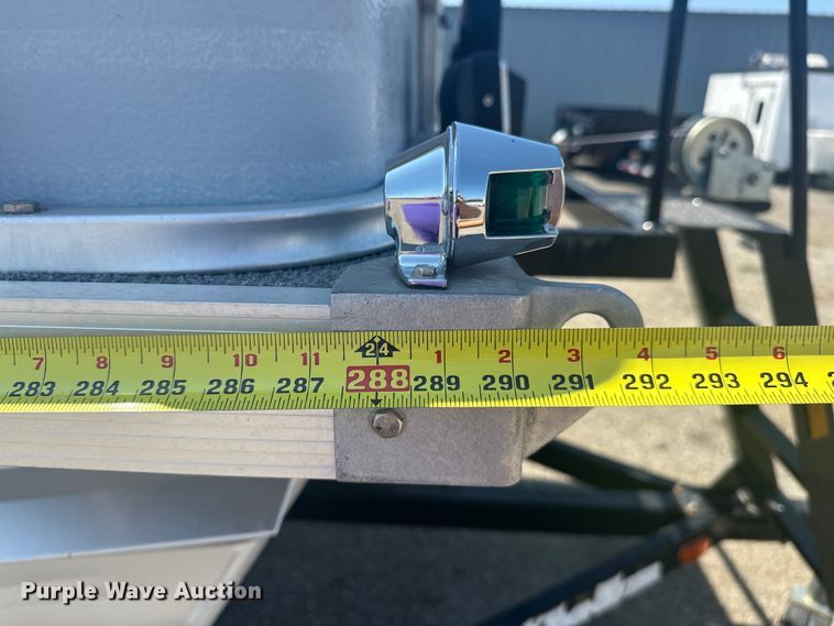 image for item KW9142 1993 Voyager   VLF- Super 24 pontoon boat