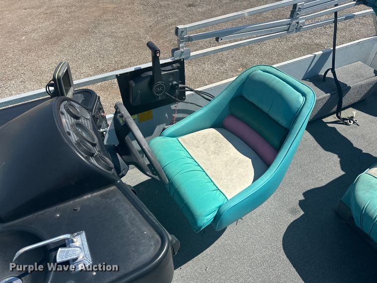 image for item KW9142 1993 Voyager   VLF- Super 24 pontoon boat