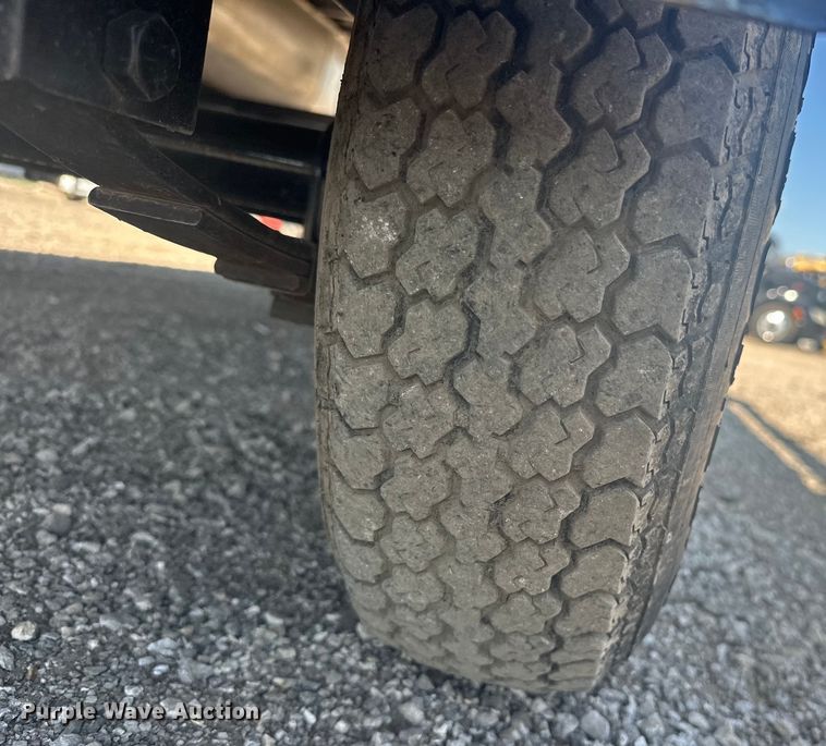 image for item KW9142 1993 Voyager   VLF- Super 24 pontoon boat