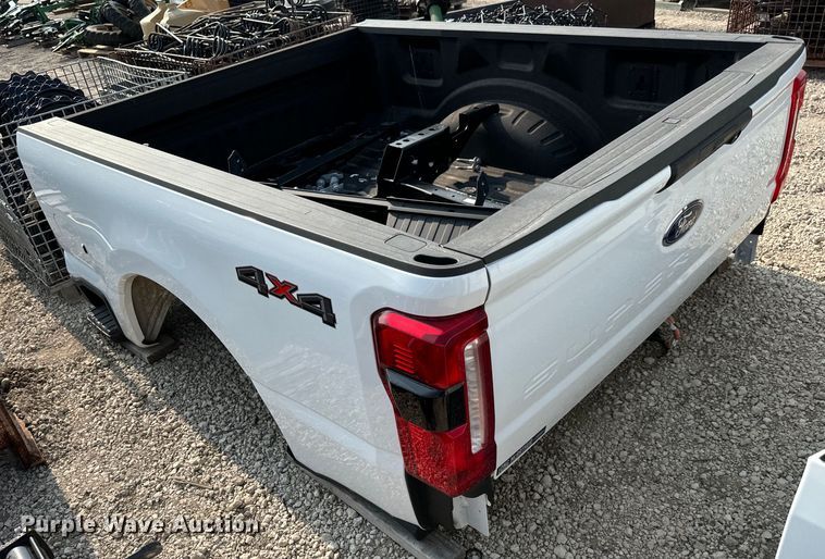 image for item LF9789 2023 Ford F250 Super Duty pickup truck bed