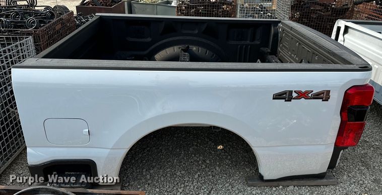 image for item LF9789 2023 Ford F250 Super Duty pickup truck bed