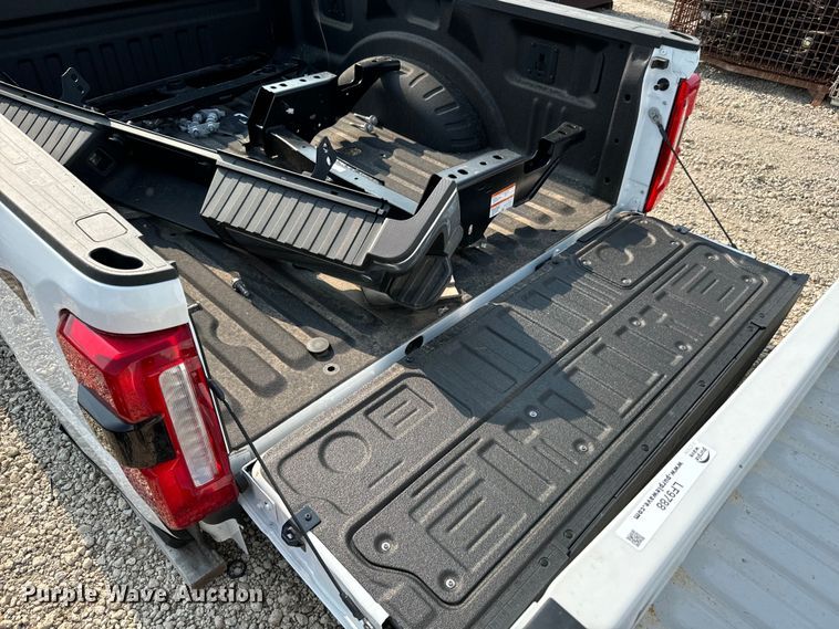 image for item LF9789 2023 Ford F250 Super Duty pickup truck bed
