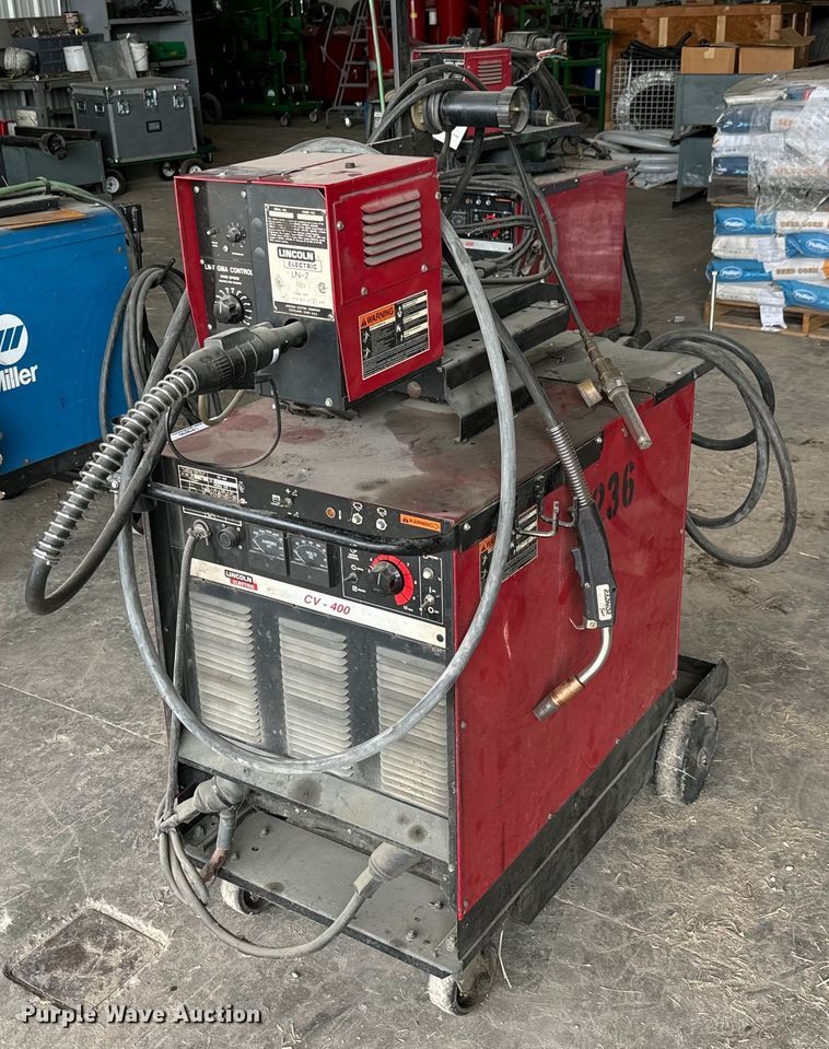 image for item LF9838 Lincoln Electric  CV400 welder