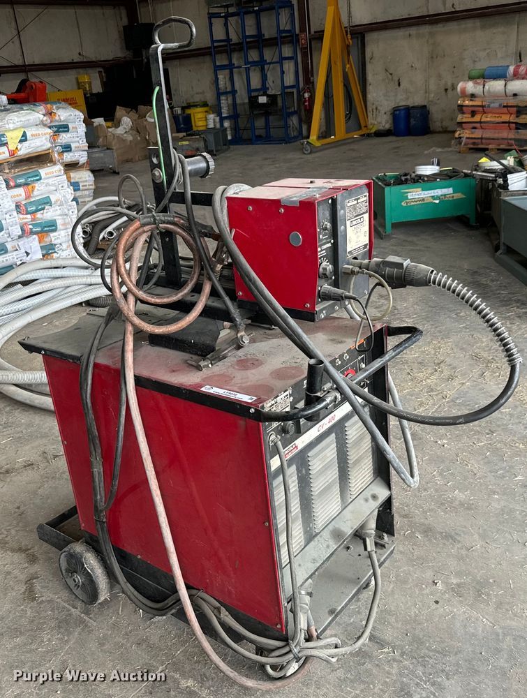 image for item LF9838 Lincoln Electric  CV400 welder