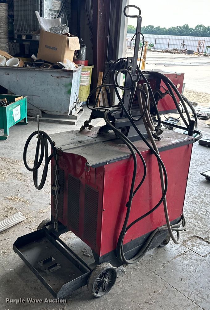 image for item LF9838 Lincoln Electric  CV400 welder