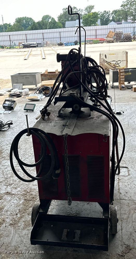 image for item LF9838 Lincoln Electric  CV400 welder