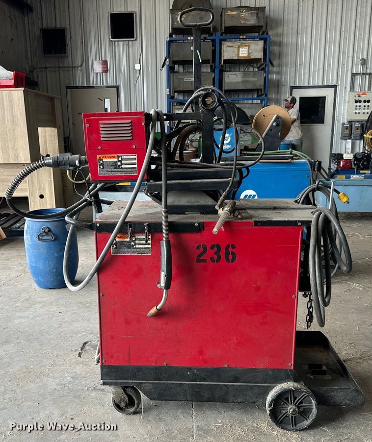 image for item LF9838 Lincoln Electric  CV400 welder