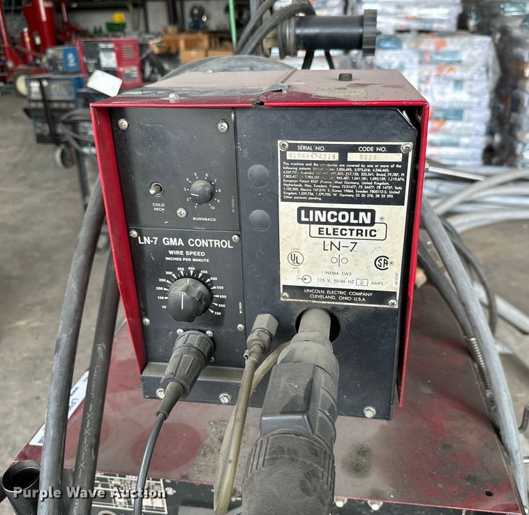 image for item LF9838 Lincoln Electric  CV400 welder
