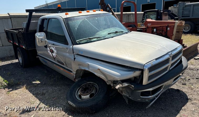 image for item LF9842 1998 Dodge Ram 3500 Laramie SLT Quad Cab dump bed pickup truck
