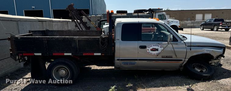 image for item LF9842 1998 Dodge Ram 3500 Laramie SLT Quad Cab dump bed pickup truck